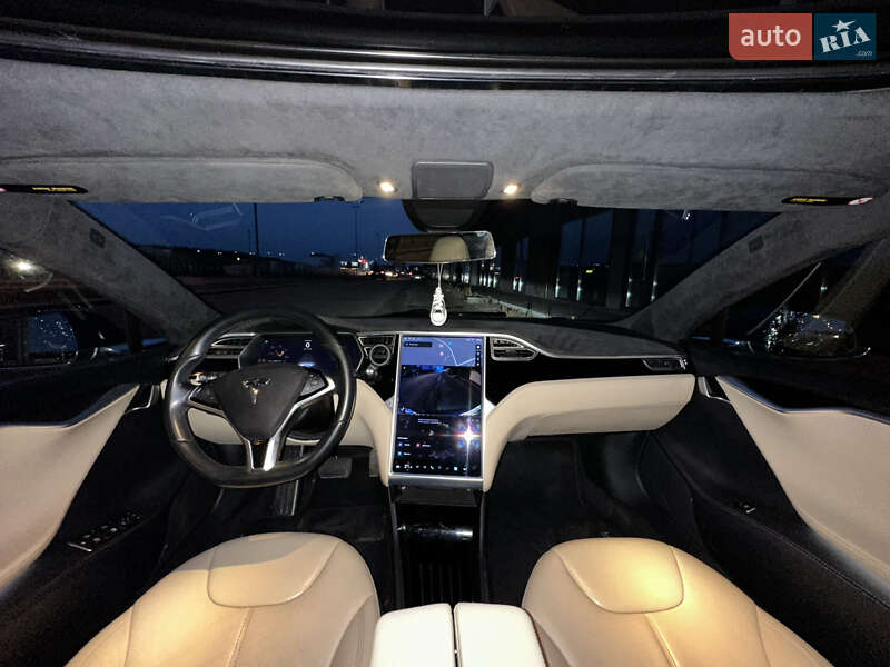 Лифтбек Tesla Model S 2015 в Киеве