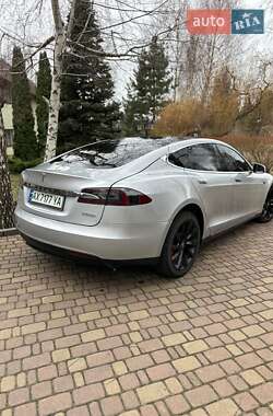Лифтбек Tesla Model S 2015 в 