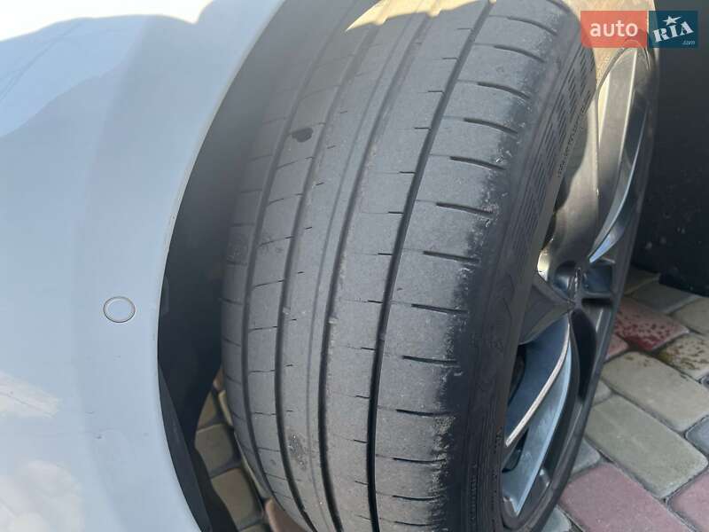 Лифтбек Tesla Model S 2015 в Луцке