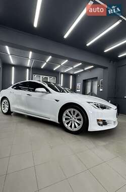 Лифтбек Tesla Model S 2017 в 