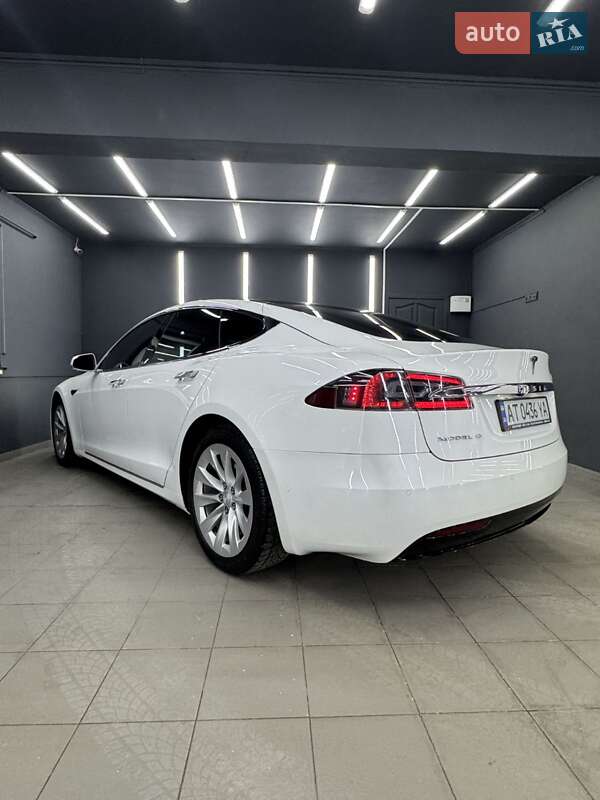 Лифтбек Tesla Model S 2017 в Коломые