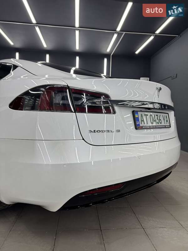 Лифтбек Tesla Model S 2017 в Коломые