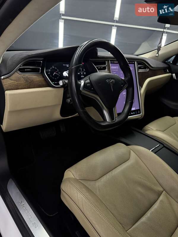 Лифтбек Tesla Model S 2017 в Коломые