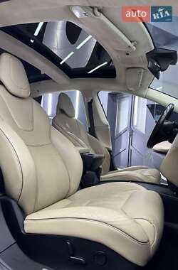 Лифтбек Tesla Model S 2017 в 
