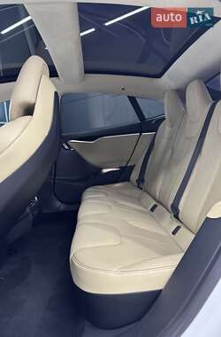Лифтбек Tesla Model S 2017 в 