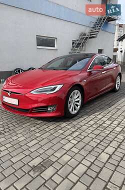 Лифтбек Tesla Model S 2017 в 