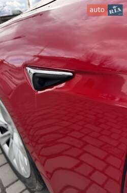 Лифтбек Tesla Model S 2017 в 