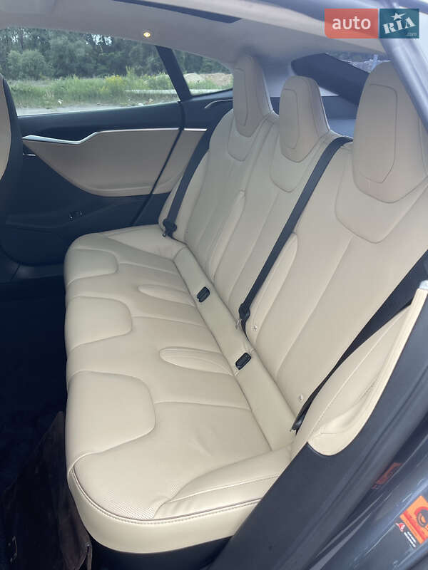 Ліфтбек Tesla Model S 2016 в Києві