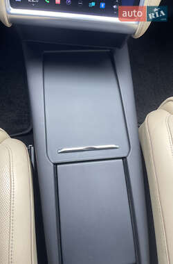 Лифтбек Tesla Model S 2016 в 