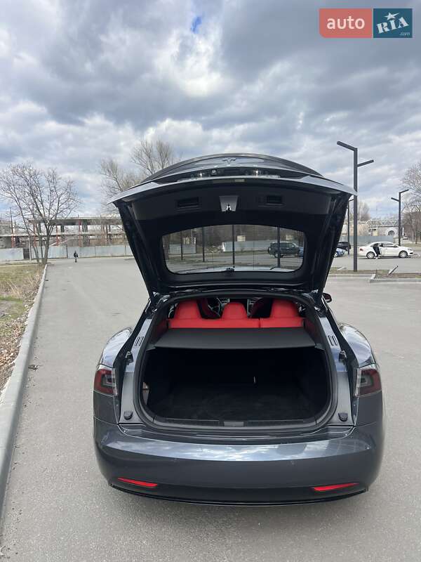Лифтбек Tesla Model S 2017 в Днепре