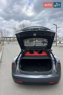Лифтбек Tesla Model S 2017 в 
