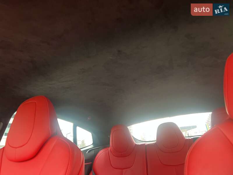 Лифтбек Tesla Model S 2017 в Днепре