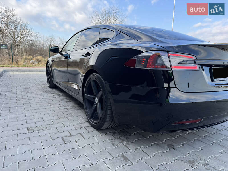 Ліфтбек Tesla Model S 2019 в Стрию