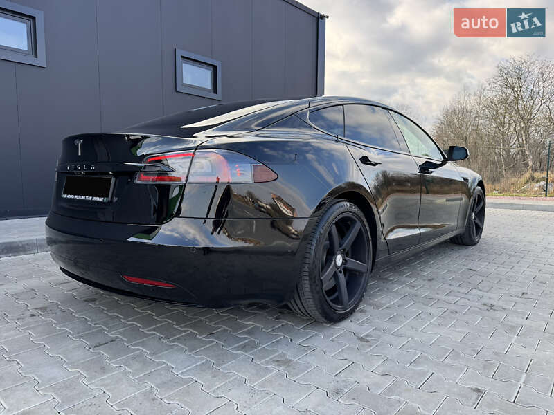 Ліфтбек Tesla Model S 2019 в Стрию