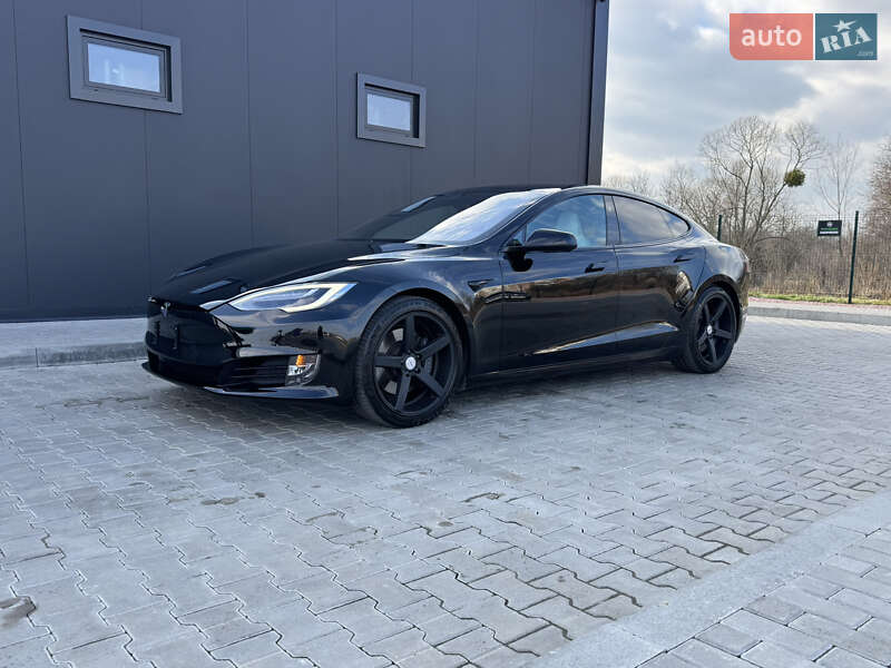 Ліфтбек Tesla Model S 2019 в Стрию