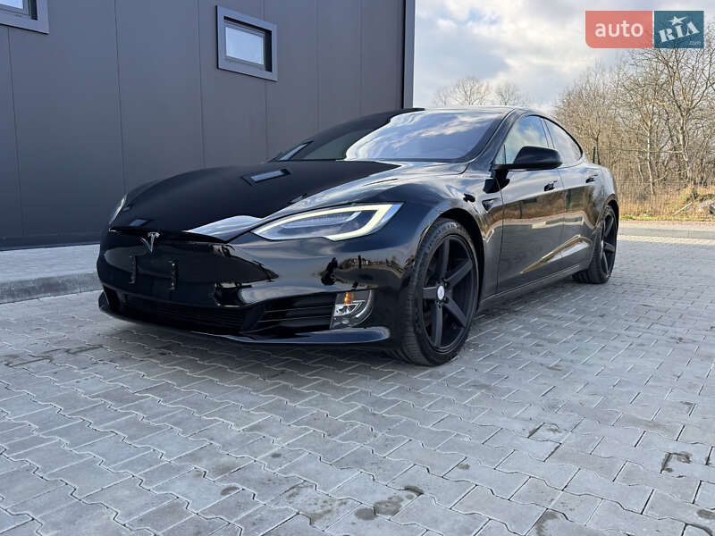Лифтбек Tesla Model S 2019 в 