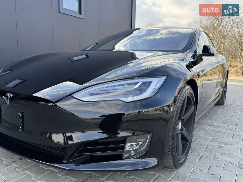 Ліфтбек Tesla Model S 2019 в Стрию