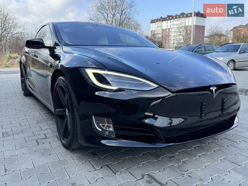 Ліфтбек Tesla Model S 2019 в Стрию