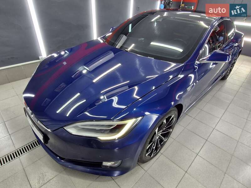 Лифтбек Tesla Model S 2016 в 