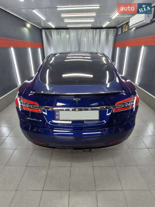 Ліфтбек Tesla Model S 2016 в Вінниці