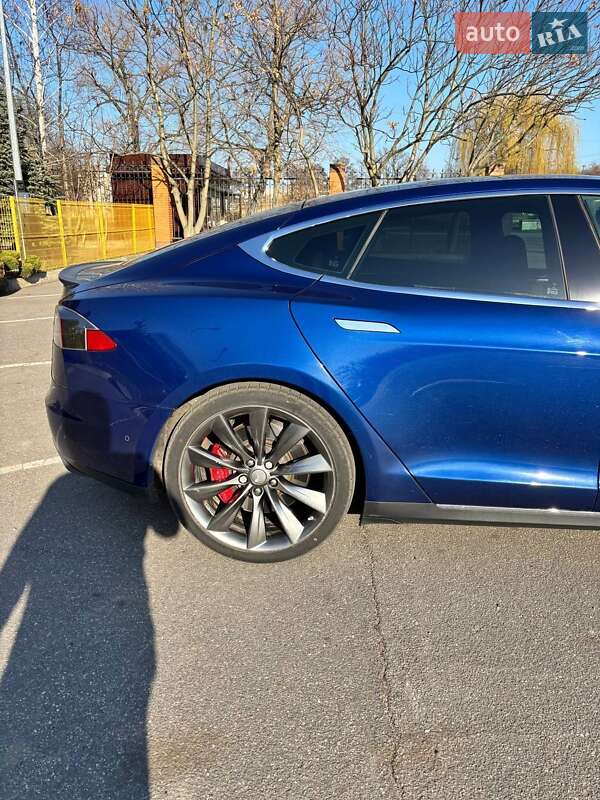 Лифтбек Tesla Model S 2015 в Александрие