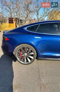 Лифтбек Tesla Model S 2015 в 