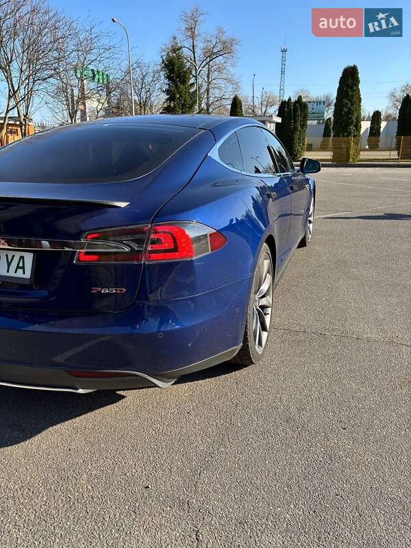 Лифтбек Tesla Model S 2015 в Александрие