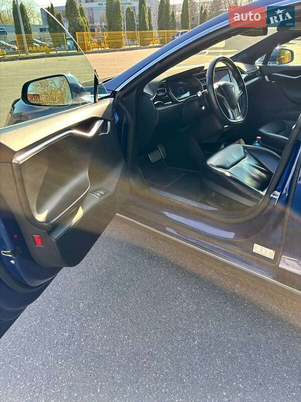 Лифтбек Tesla Model S 2015 в Александрие