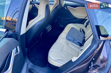 Лифтбек Tesla Model S 2012 в 