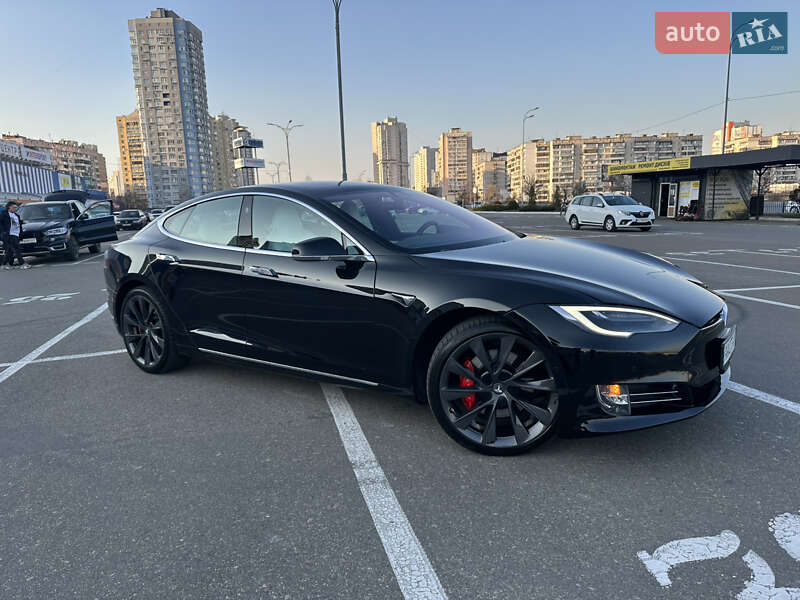 Лифтбек Tesla Model S 2018 в Киеве