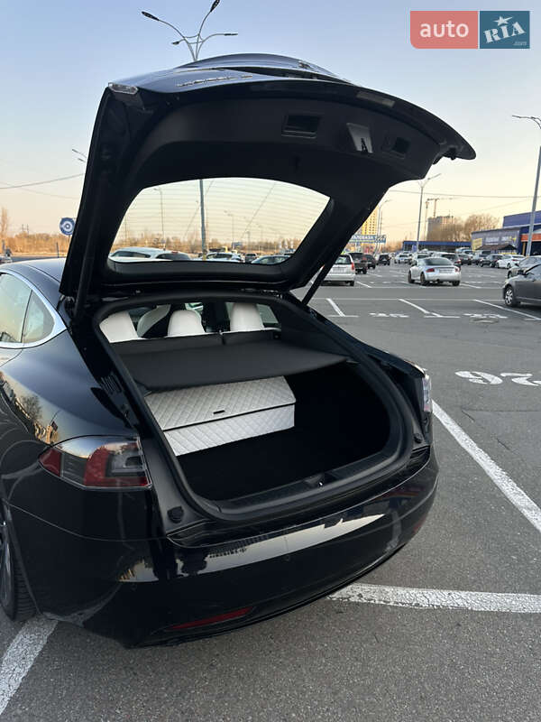 Лифтбек Tesla Model S 2018 в Киеве