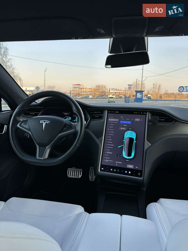 Лифтбек Tesla Model S 2018 в Киеве