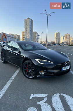 Лифтбек Tesla Model S 2018 в Киеве