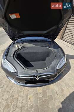 Лифтбек Tesla Model S 2014 в 