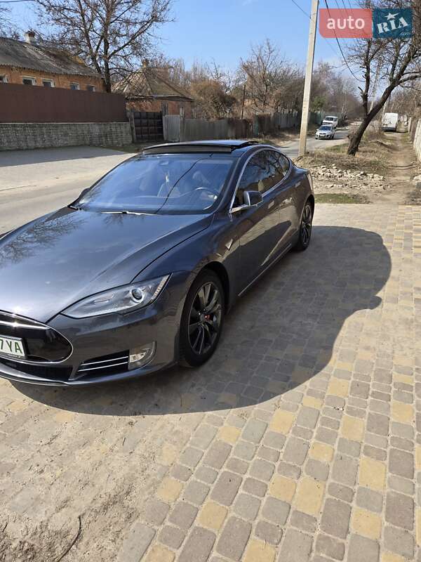 Tesla Model S 2014