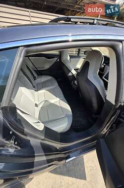 Лифтбек Tesla Model S 2014 в 