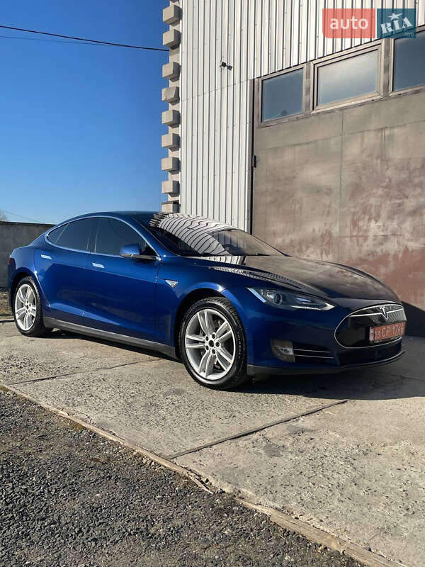 Лифтбек Tesla Model S 2015 в Ровно