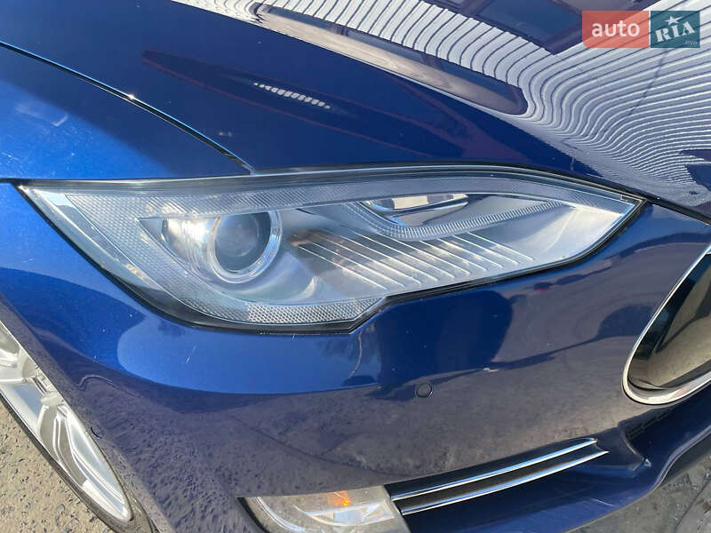 Лифтбек Tesla Model S 2015 в Ровно