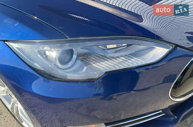 Лифтбек Tesla Model S 2015 в 