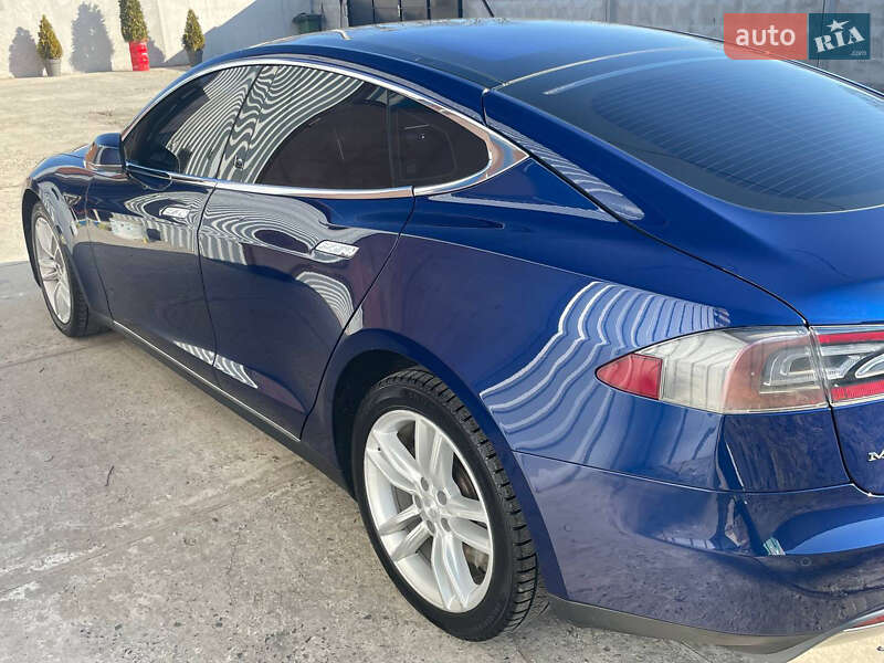 Лифтбек Tesla Model S 2015 в Ровно