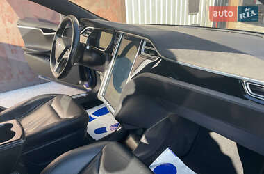 Лифтбек Tesla Model S 2015 в Ровно
