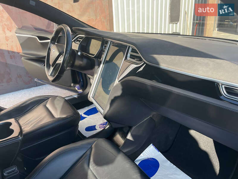 Лифтбек Tesla Model S 2015 в Ровно