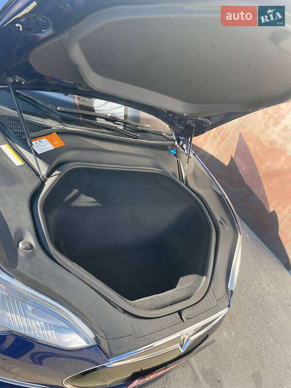 Лифтбек Tesla Model S 2015 в Ровно