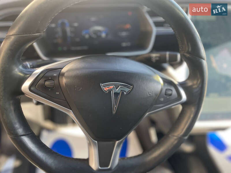 Лифтбек Tesla Model S 2015 в Ровно