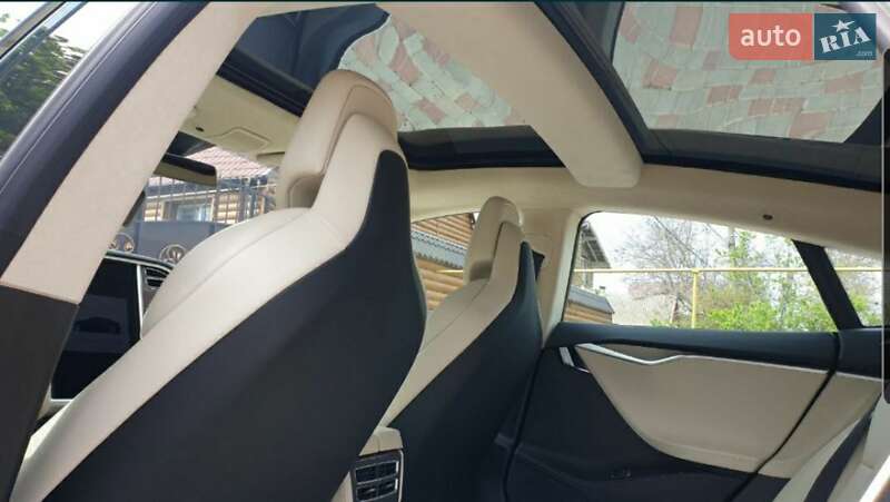 Лифтбек Tesla Model S 2017 в Одессе