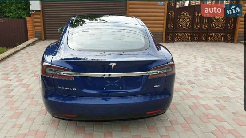 Ліфтбек Tesla Model S 2017 в Одесі