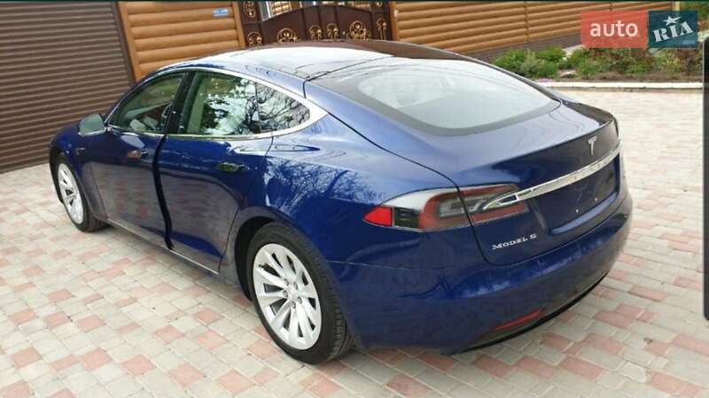 Лифтбек Tesla Model S 2017 в Одессе