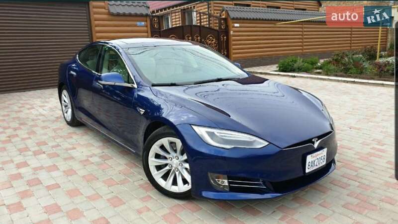 Лифтбек Tesla Model S 2017 в 