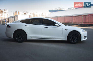 Ліфтбек Tesla Model S 2017 в 