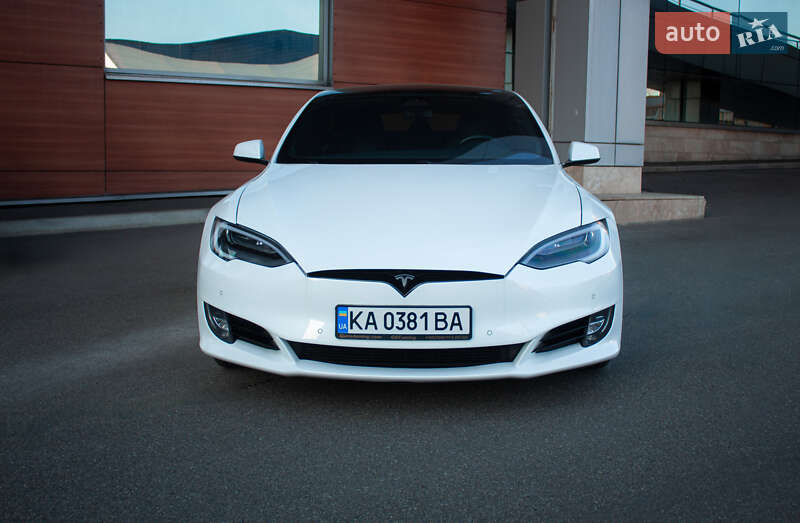 Лифтбек Tesla Model S 2017 в Киеве